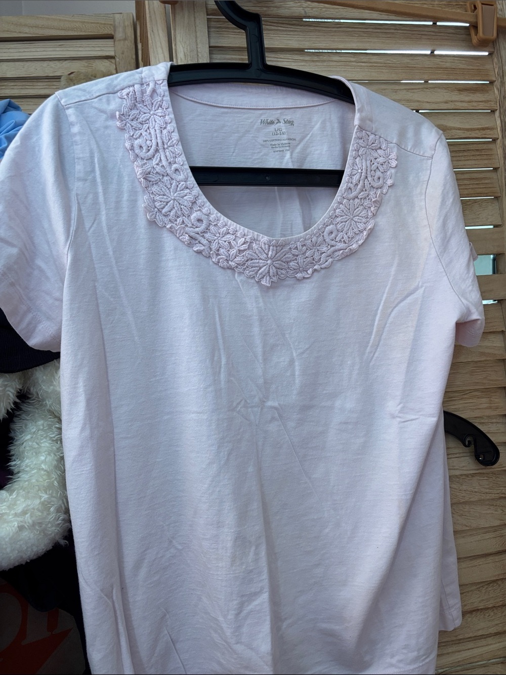 White Stag Light Pink Embroidered Scoop Neck Tee Large